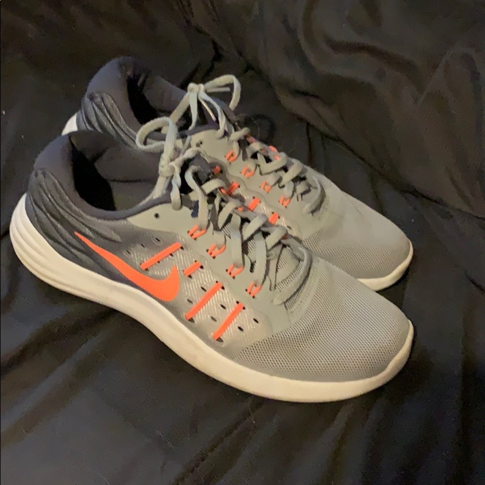 nike tennis shoes